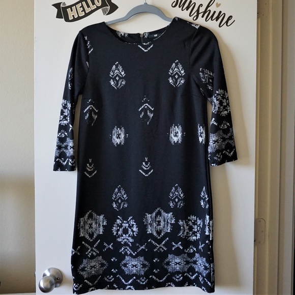 H&M Dresses & Skirts - H&M Black & White Aztec Print Mini Dress Size XS